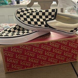 Brand new never worn women’s vans size 8 . Classic slip on .